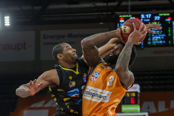 股或现役球 股或现役球